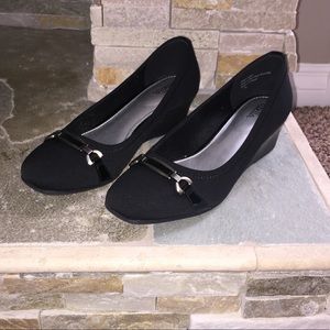 Abella Black, wedged slip ons